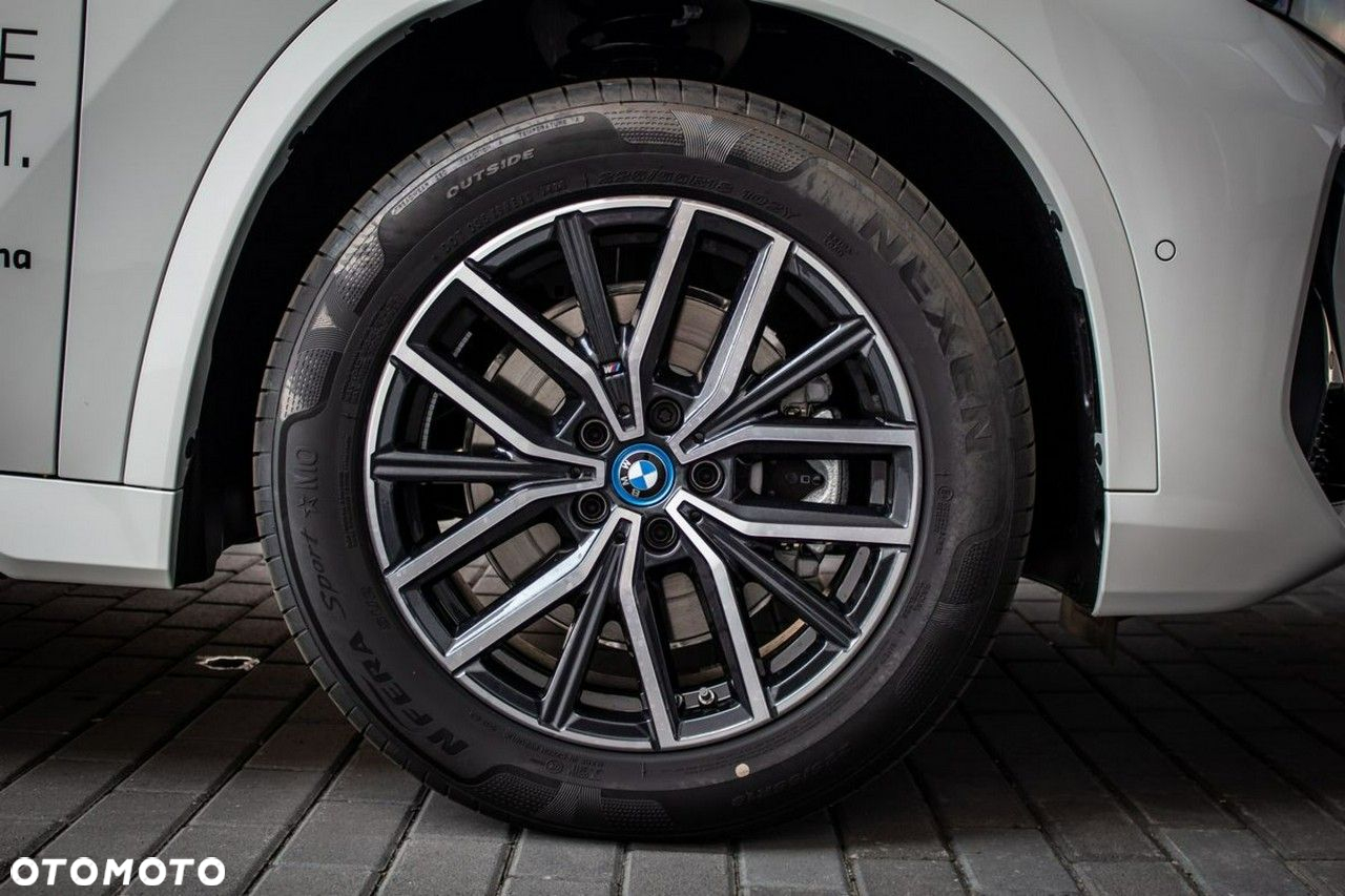 BMW iX1 - 12