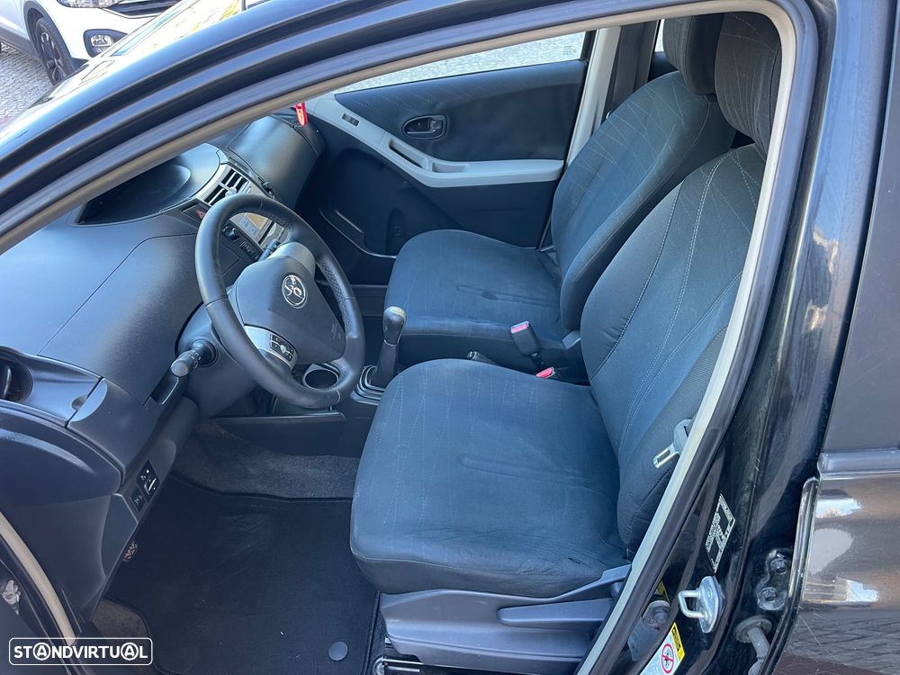 Toyota Yaris 1.0 VVT-i AC Manual - 9