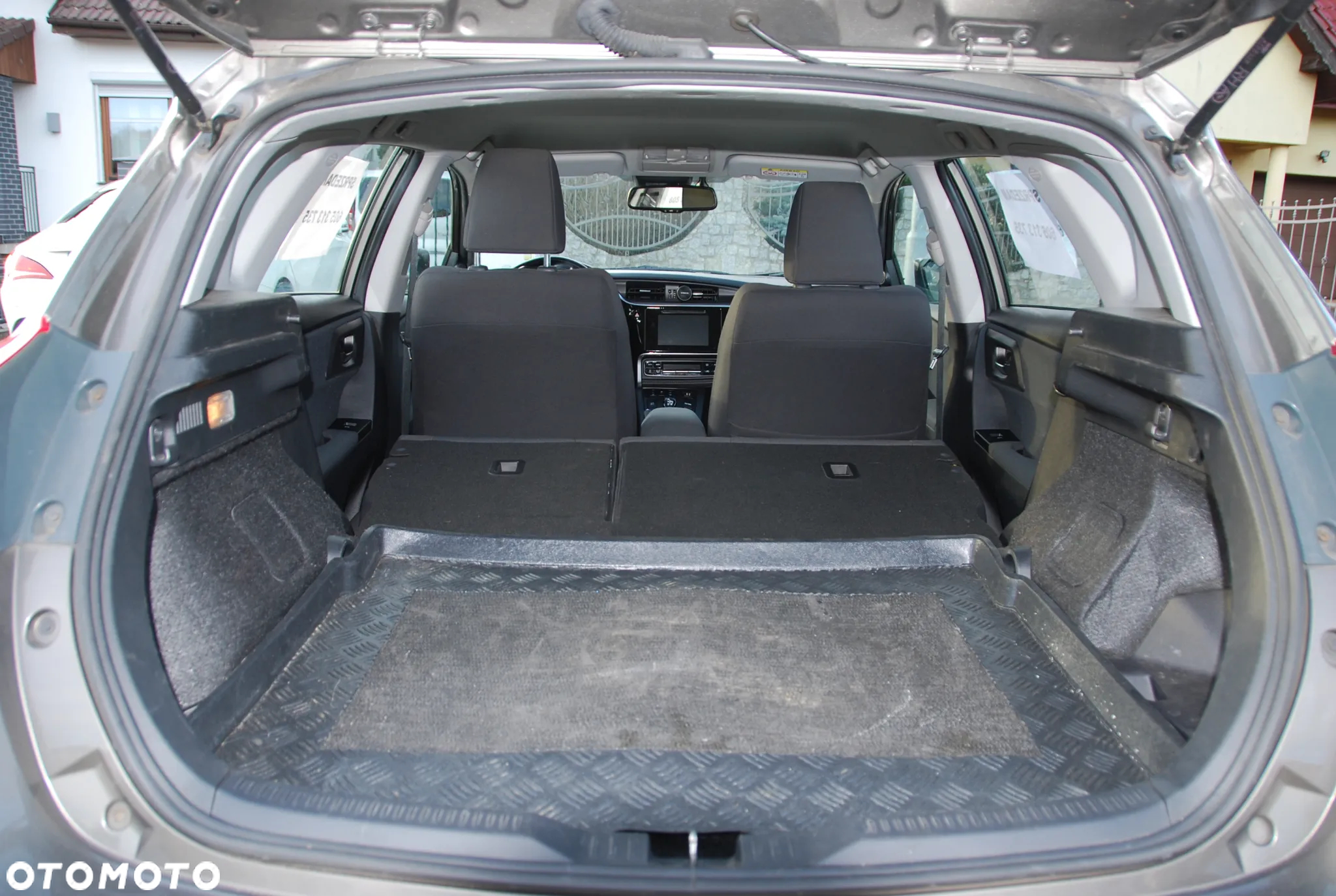 Toyota Auris - 16