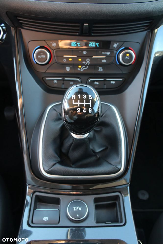 Ford Kuga 1.5 EcoBoost 2x4 Titanium - 25