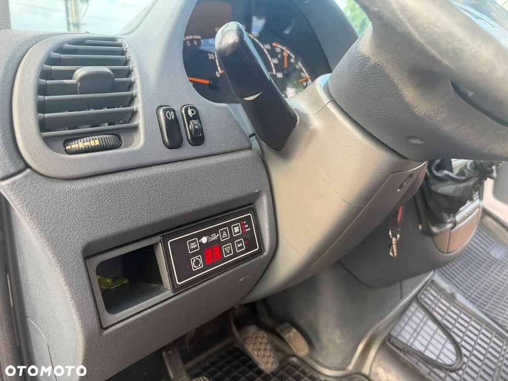 Mercedes-Benz Sprinter - 28