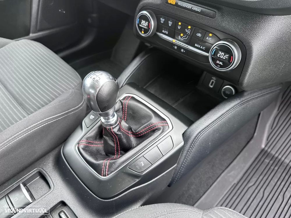 Ford Focus 1.0 EcoBoost S&S TITANIUM - 53