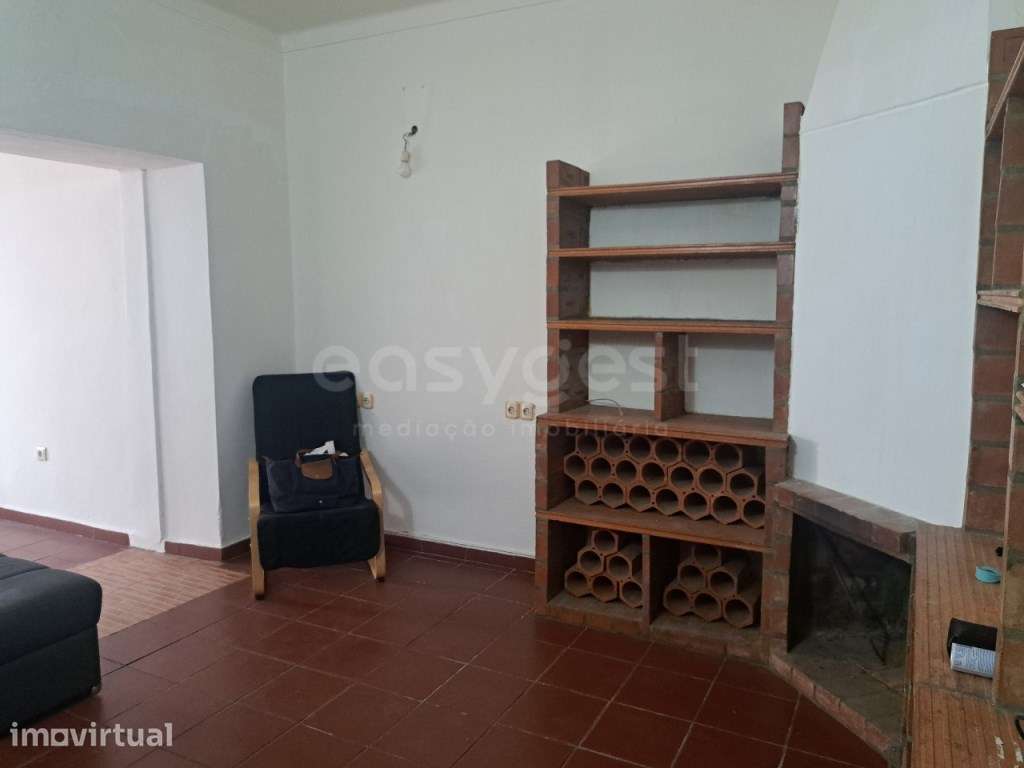 Simpática Moradia T2 localizado em Santa Clara do Louredo - Grande imagem: 5/25
