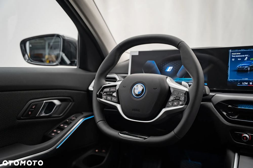 BMW Seria 3 330e PHEV xDrive - 32