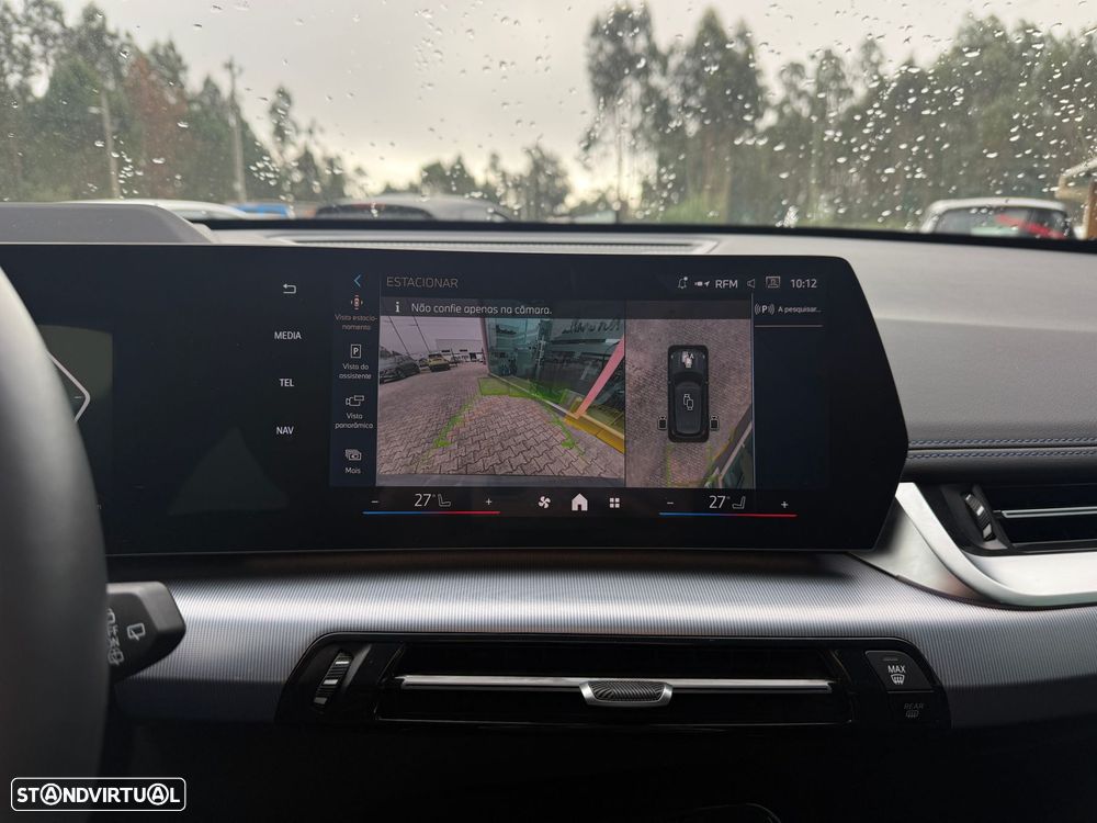 BMW iX1 eDrive20 Pack Desportivo M - 17