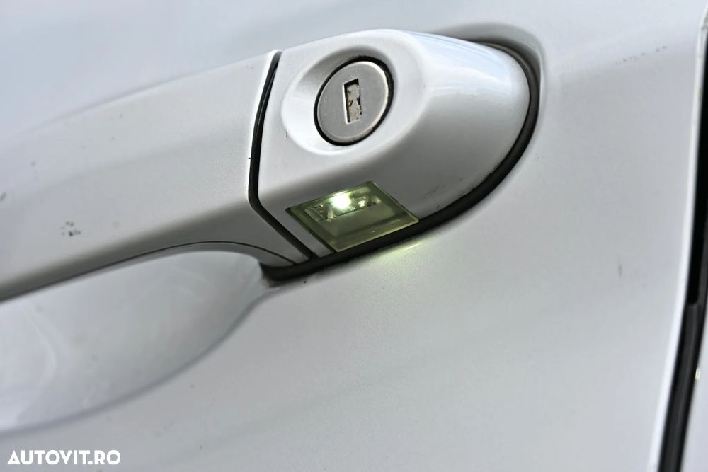 BMW Seria 3 320d Aut. Modern Line - 13