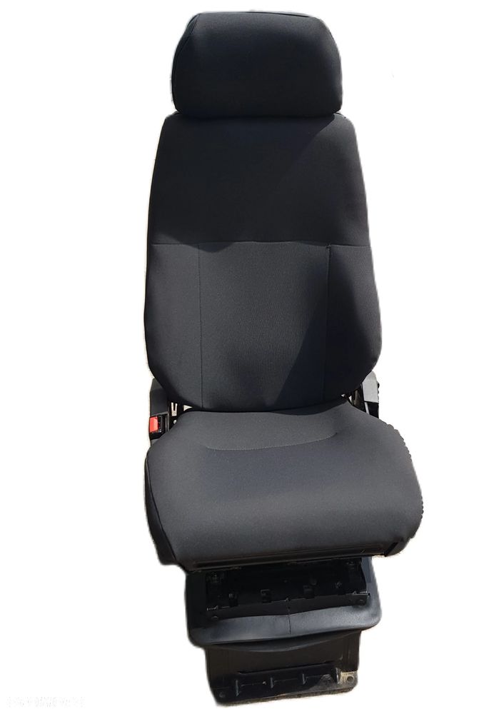 FOTEL KIEROWCY VOVLO FH 12 REGENEROWANY - 1