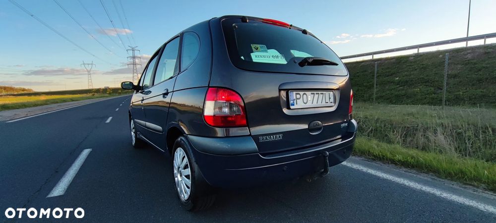 Renault Scenic 2.0 16V Privilege - 8