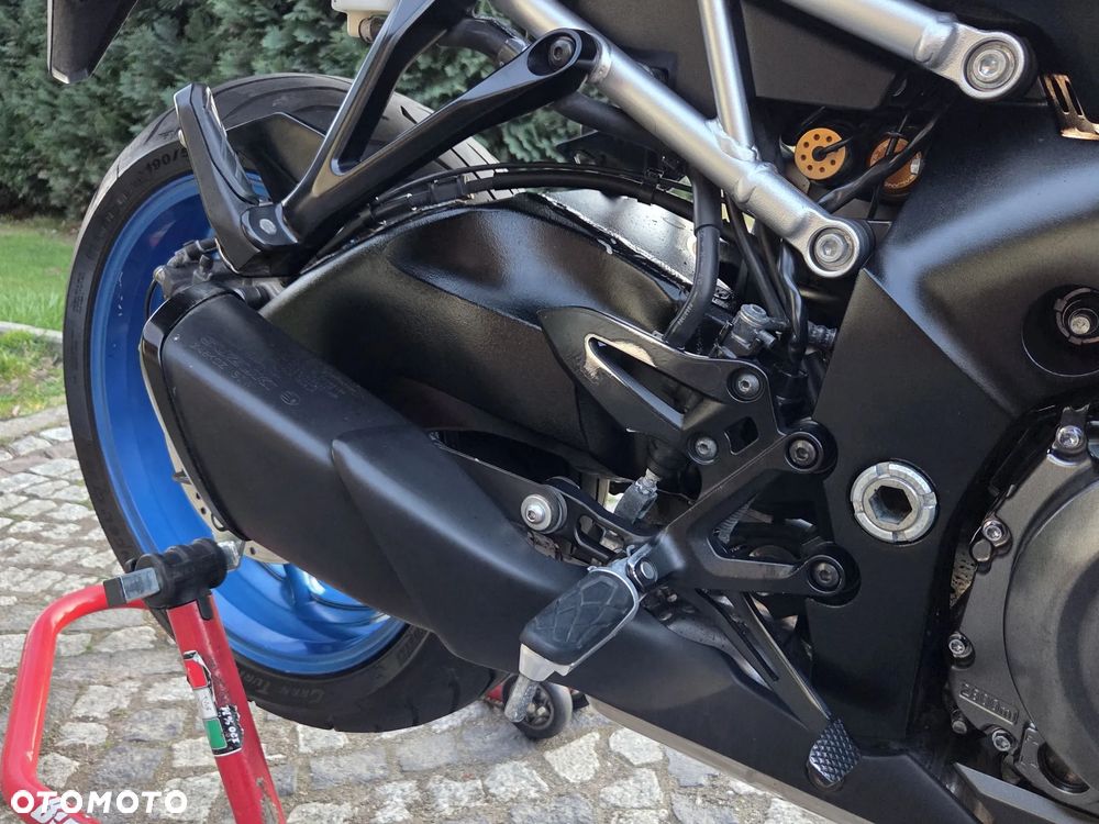 Suzuki GSX - 33