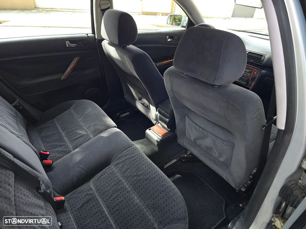 VW Passat Variant 1.9 TDi Confortline - 25