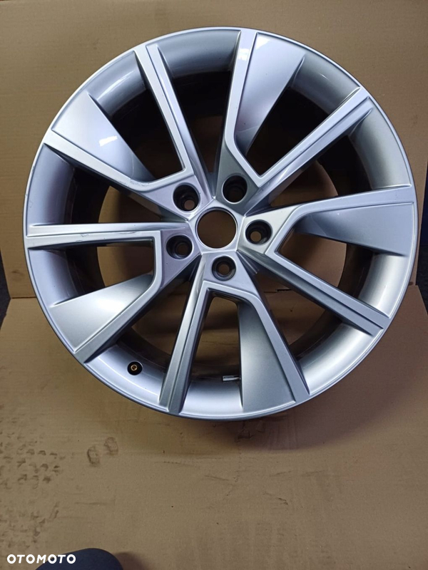 Felga aluminiowa SKODA SUPERB III