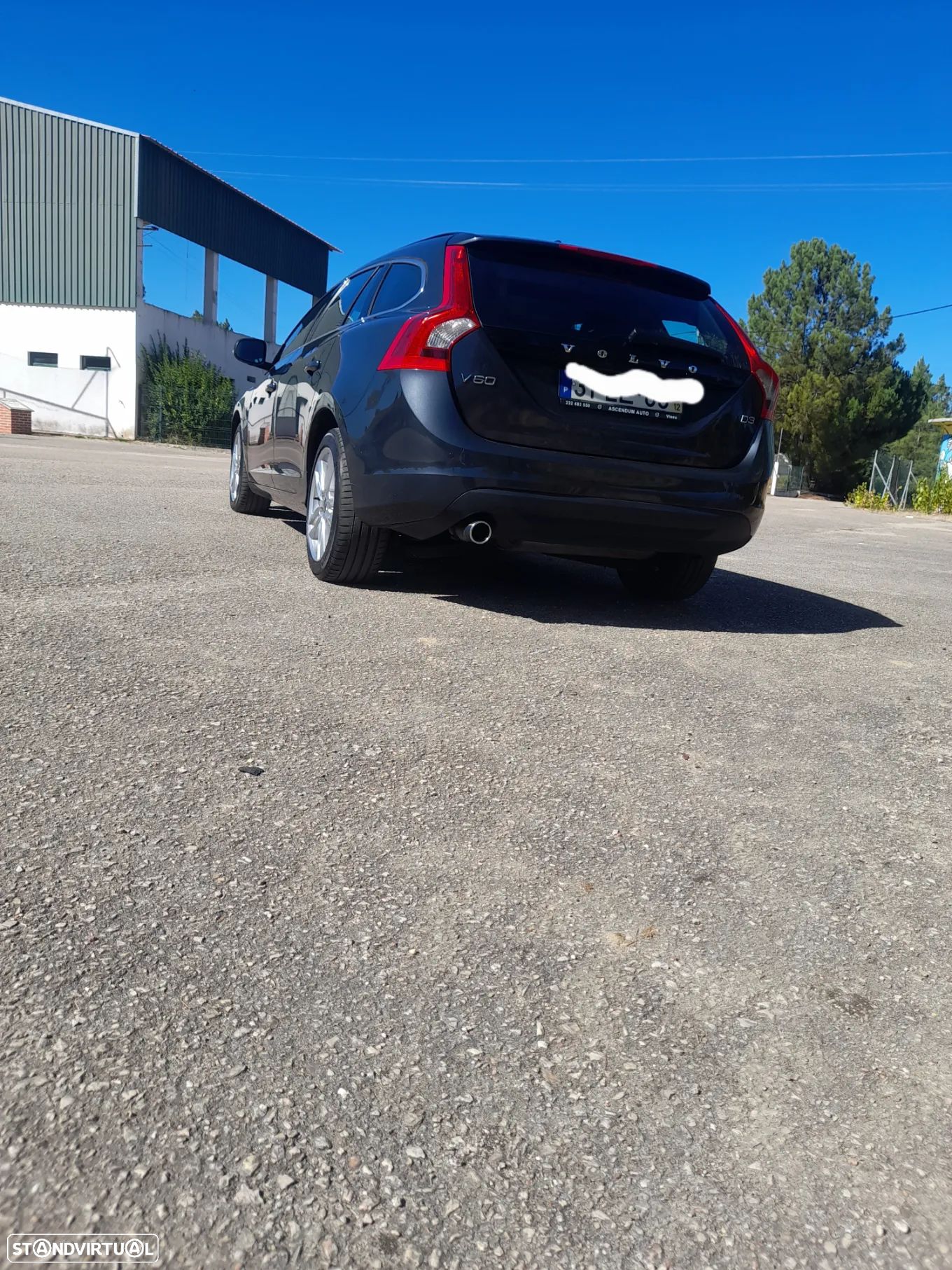 Volvo V60 2.0 D3 Momentum - 1