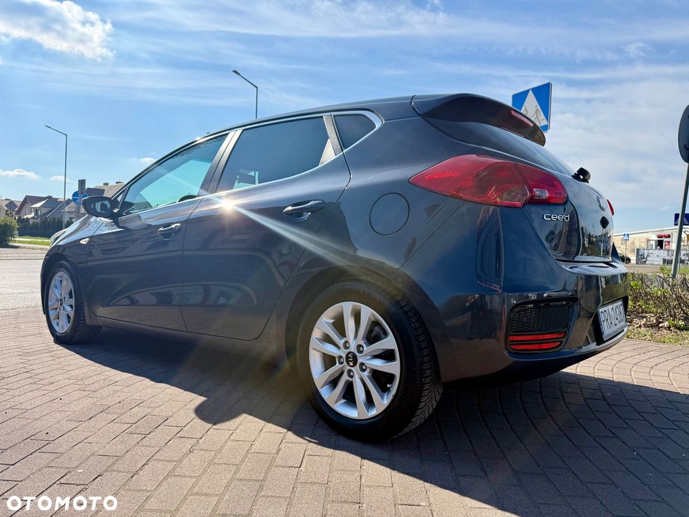 Kia Ceed 1.4 CVVT Dream-Team Edition - 28
