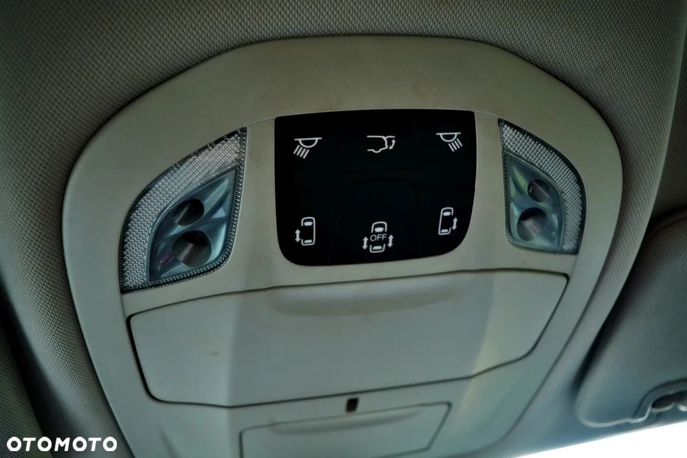 Chrysler Pacifica - 12