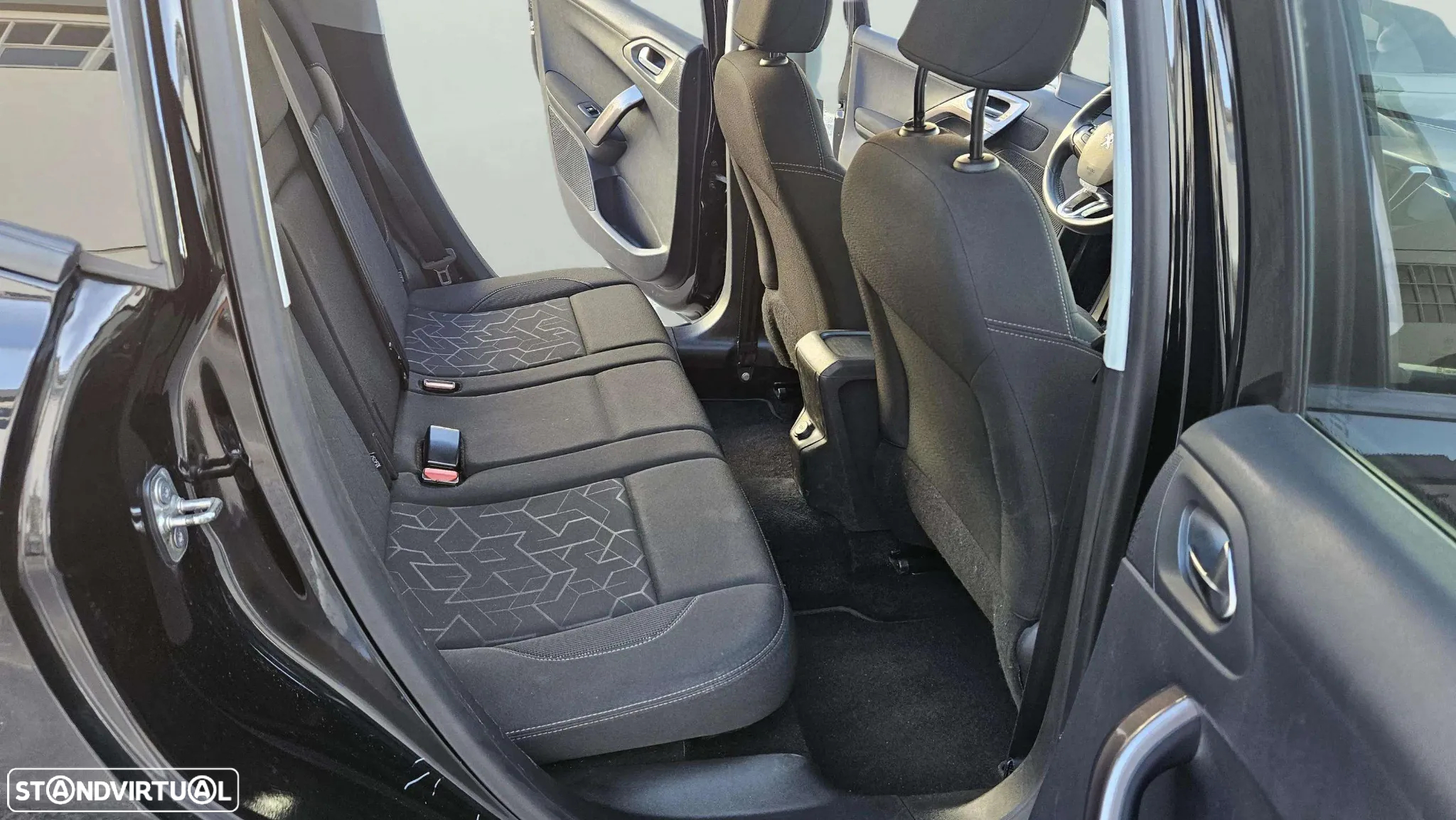 Peugeot 2008 1.2 PureTech Style - 12