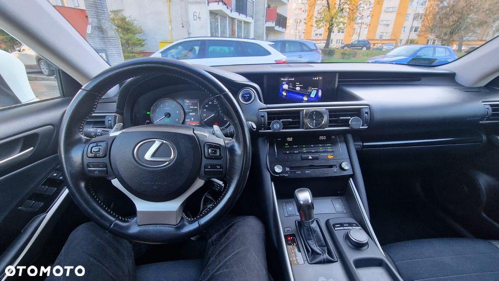 Lexus IS 300h Elegance EU6 - 14