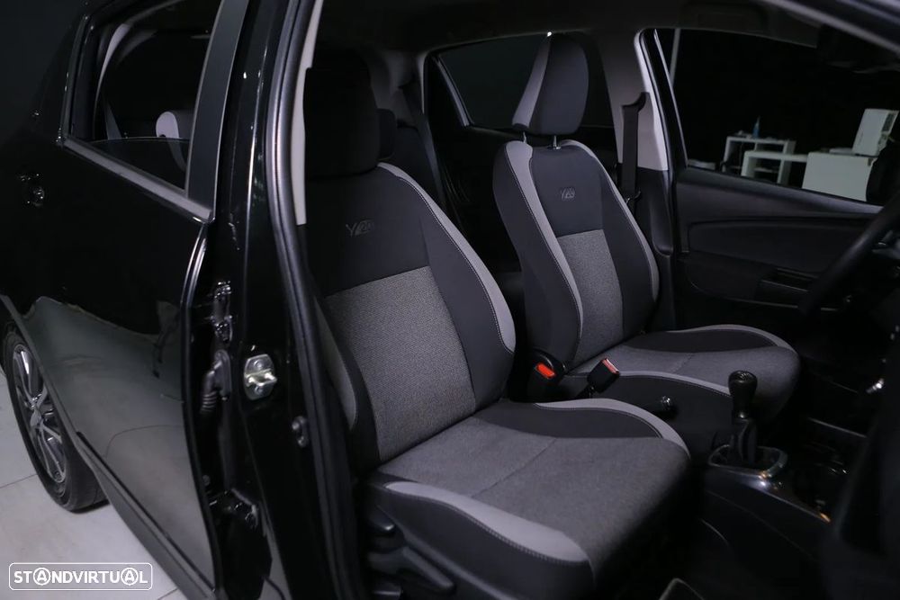 Toyota Yaris 1.0 VVT-i 20 Anos - 26