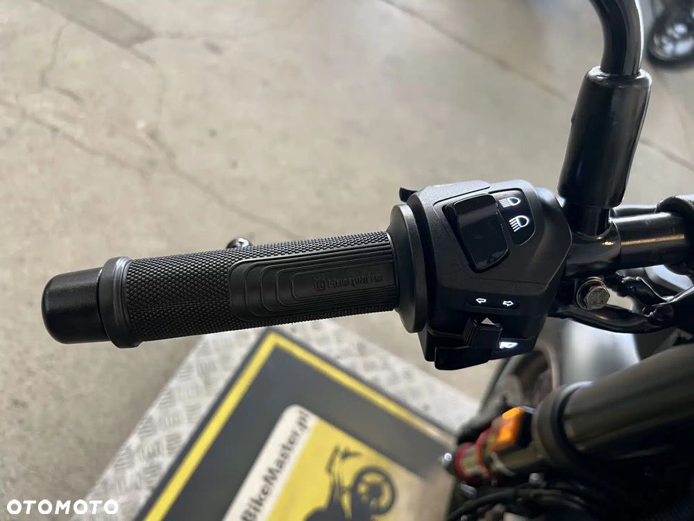 Husqvarna Vitpilen - 28