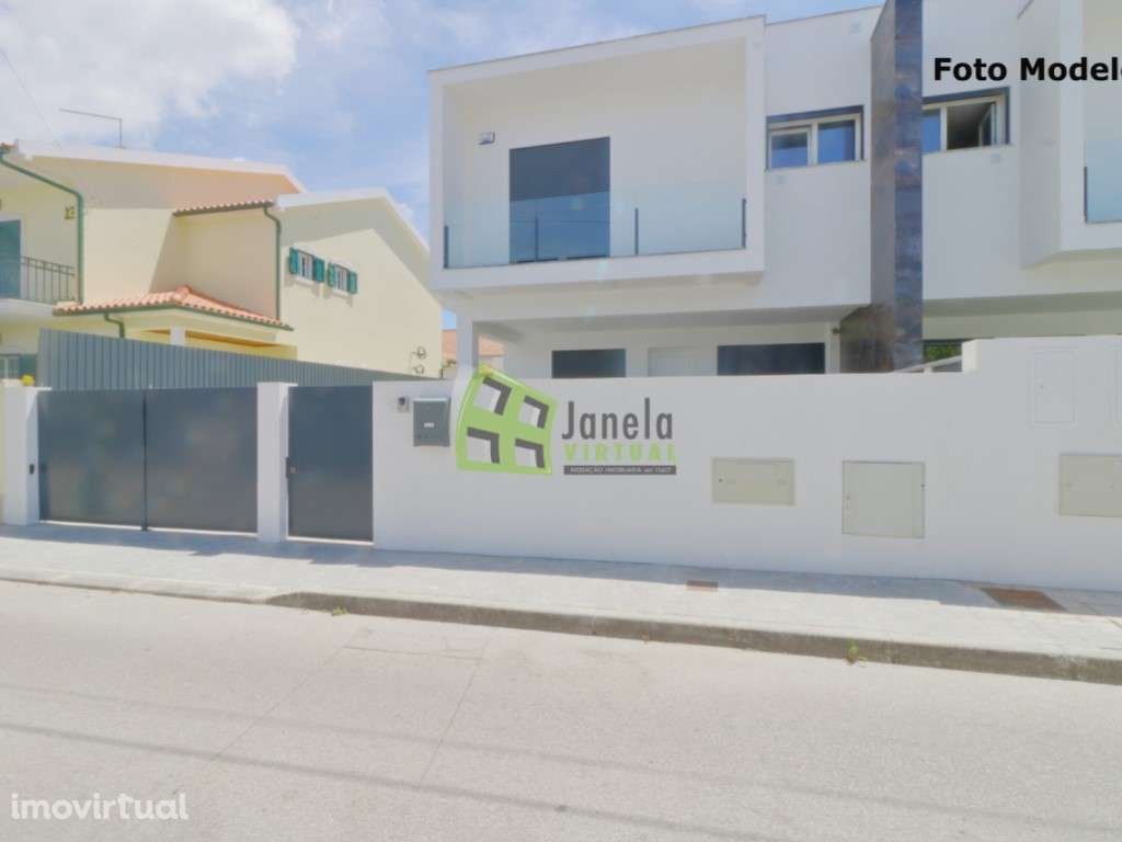 Moradia Geminada T4 com Piscina - Fernão Ferro - Grande imagem: 4/5