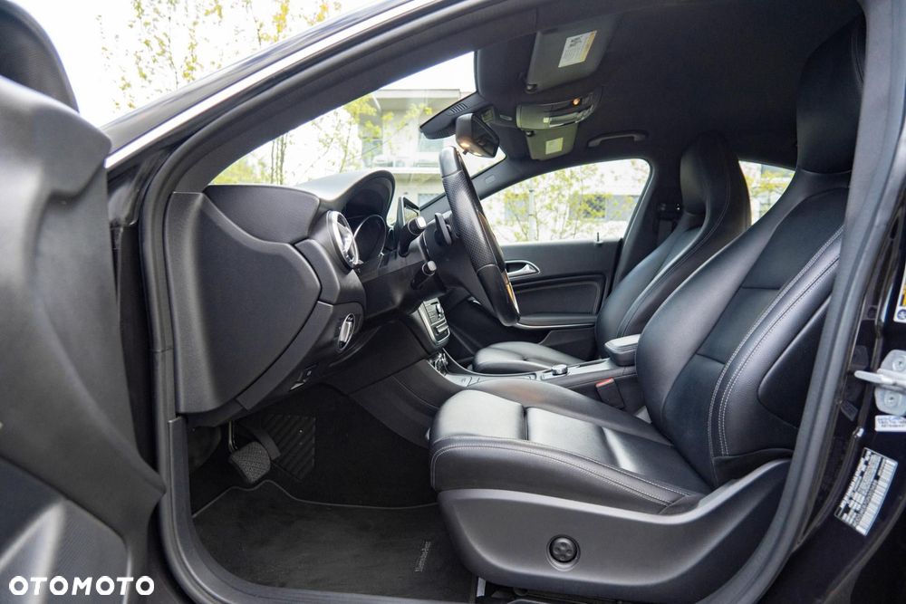 Mercedes-Benz CLA 250 7G-DCT AMG Line - 14