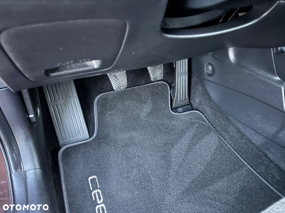 Kia Ceed - 24