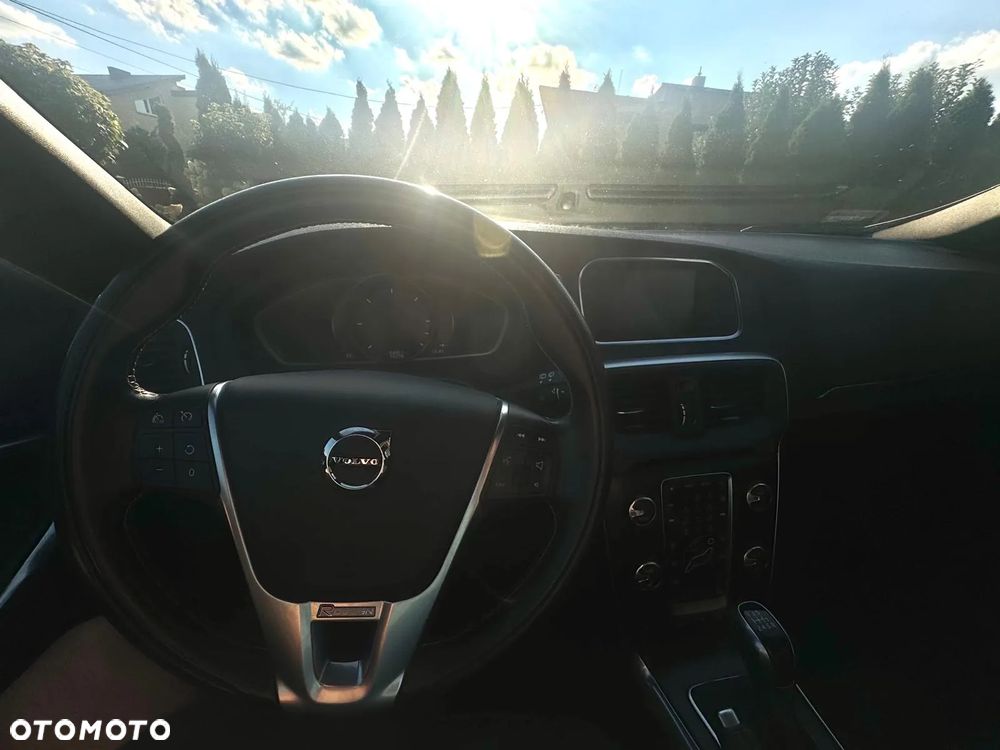 Volvo V40 D2 Drive-E SCR R-Design Momentum - 6