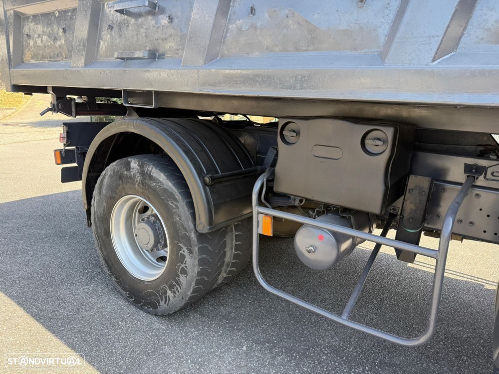 Renault Kerax 320 dci 4*2 - 7