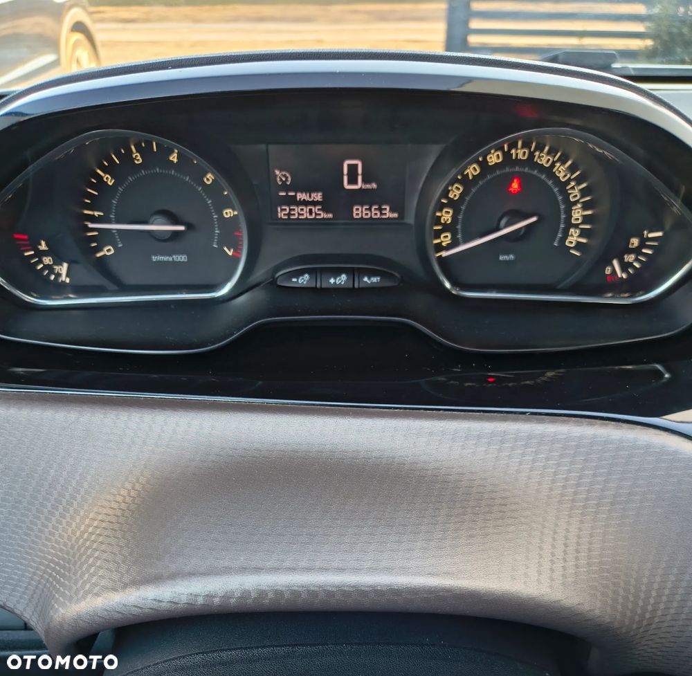 Peugeot 2008 1.2 Pure Tech Style EU6 - 14