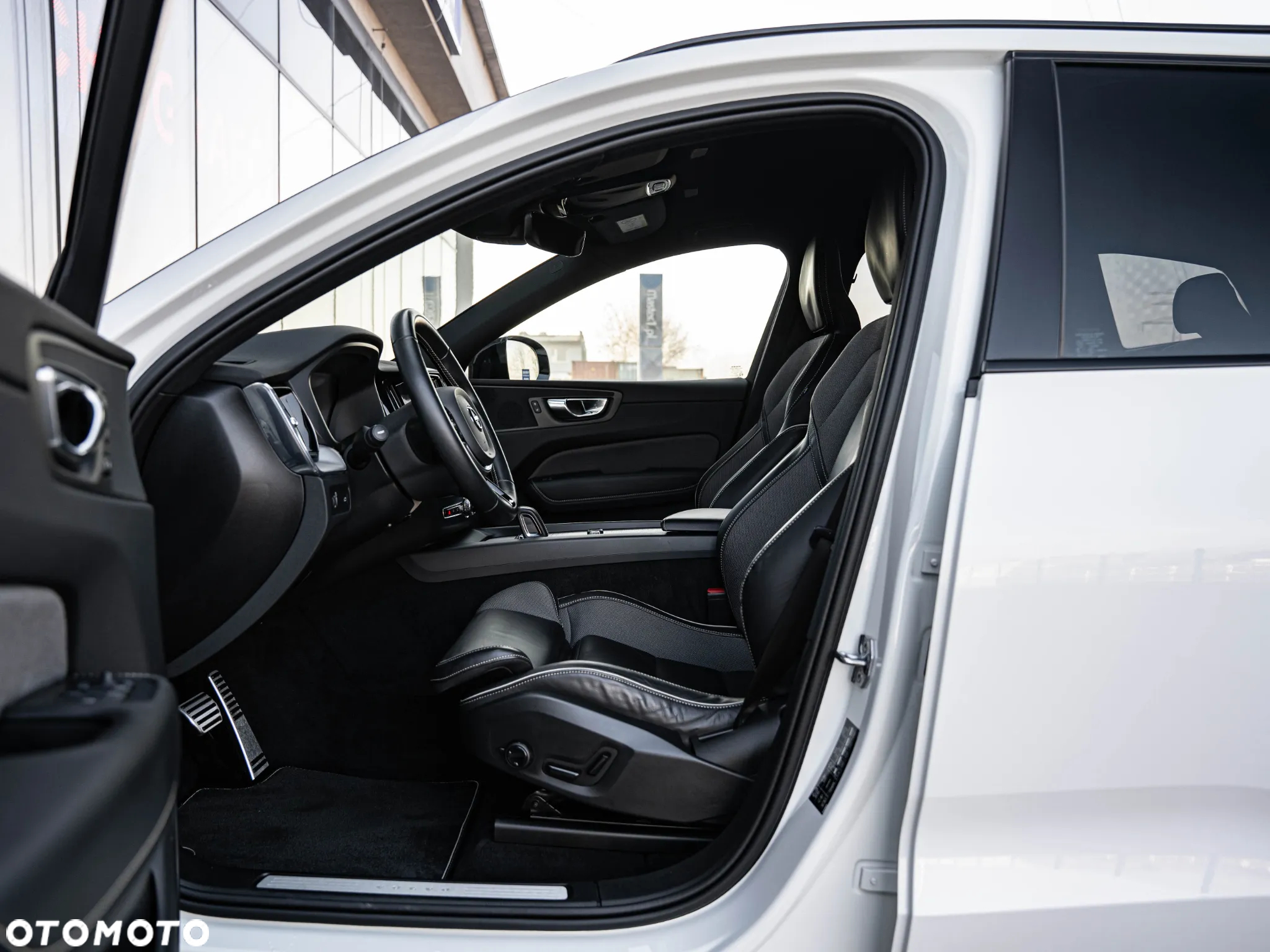 Volvo XC 60 B4 D Plus Dark - 22
