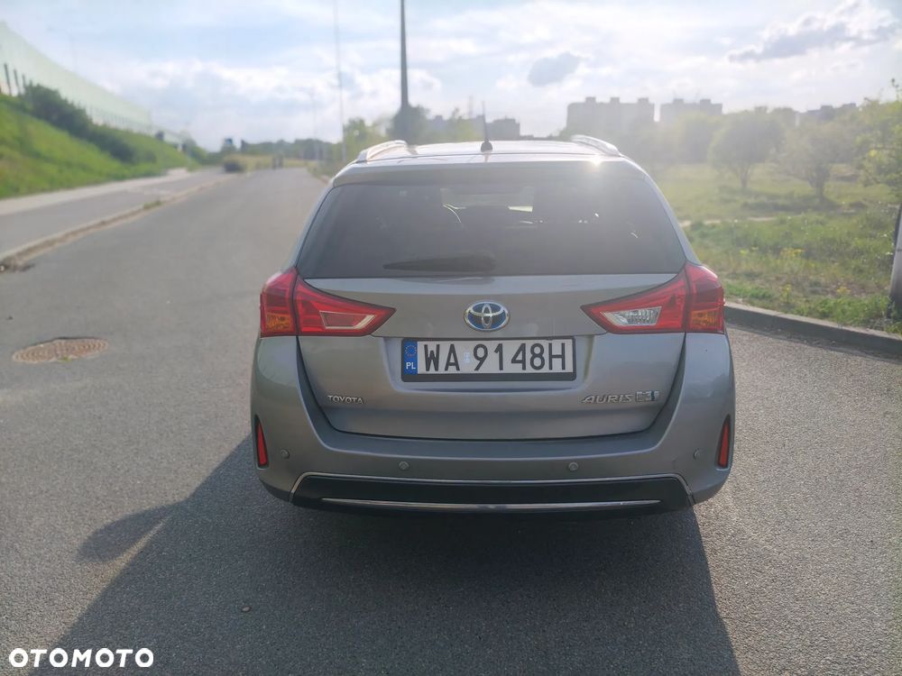 Toyota Auris ver-1-8-hsd-luna - 5