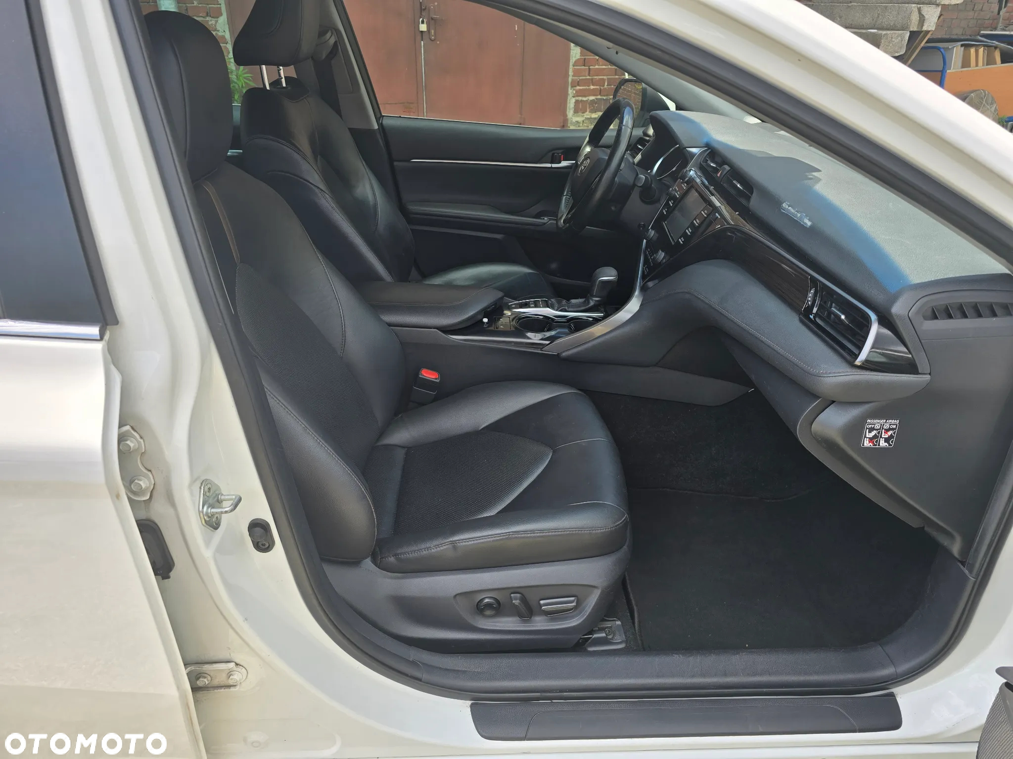 Toyota Camry Executive - 15