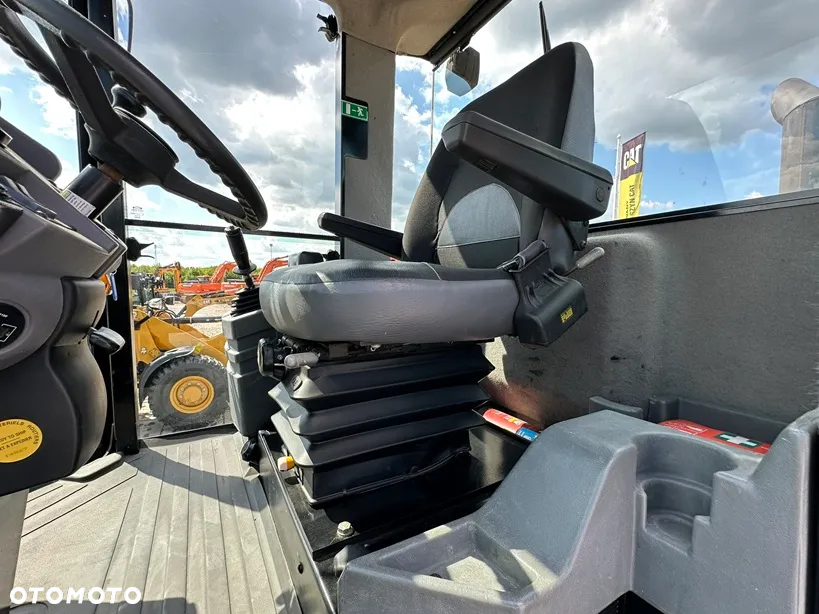 Caterpillar CS-563E - 32