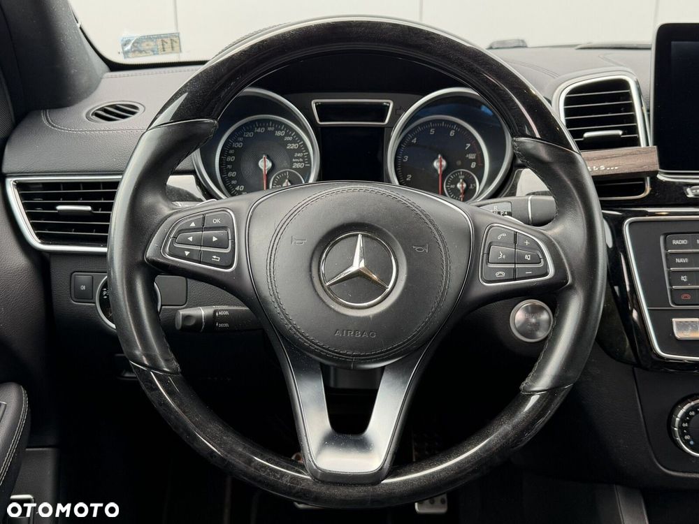 Mercedes-Benz GLS - 20