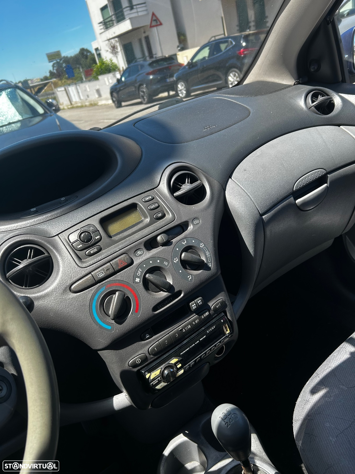 Toyota Yaris 1.0 Terra - 8