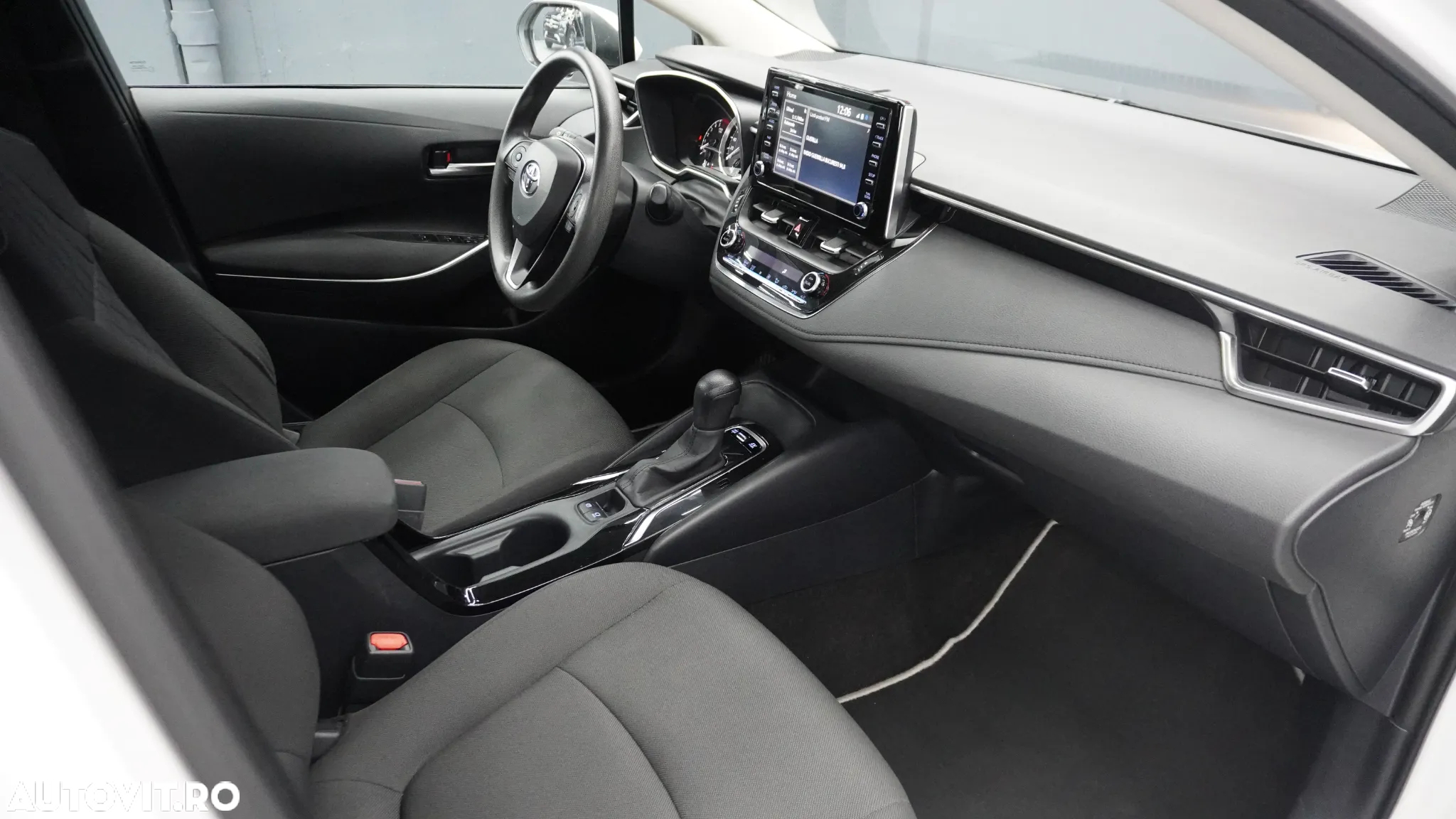 Toyota Corolla Sedan 1.8 HSD Business - 24