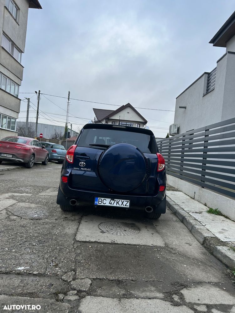 Toyota RAV4 2.0 Aut Luxury - 3