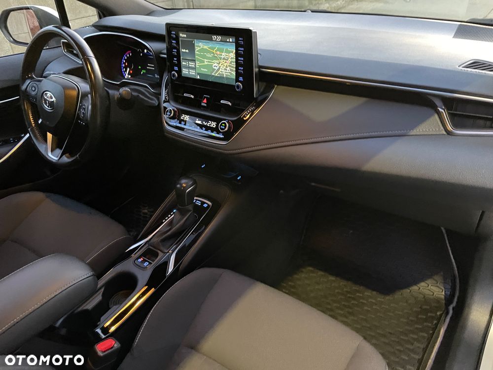 Toyota Corolla 1.8 Hybrid Comfort - 17