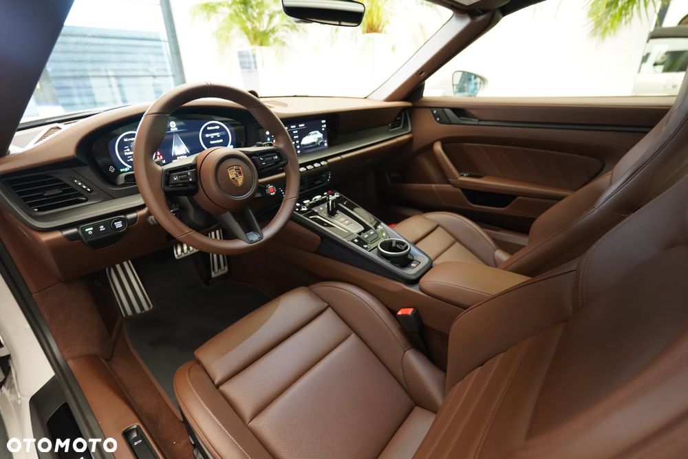 Porsche 911 Targa 4 GTS - 8