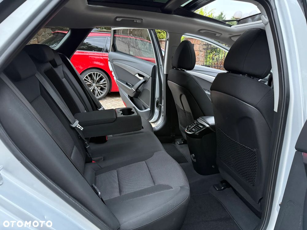 Hyundai i40 Kombi blue 1.7 CRDi DCT Premium - 24