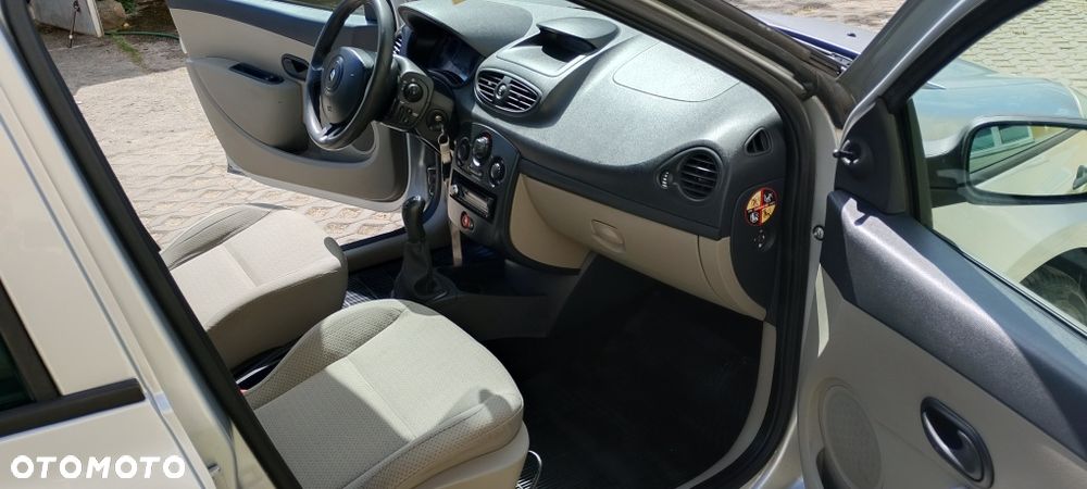 Renault Clio - 8