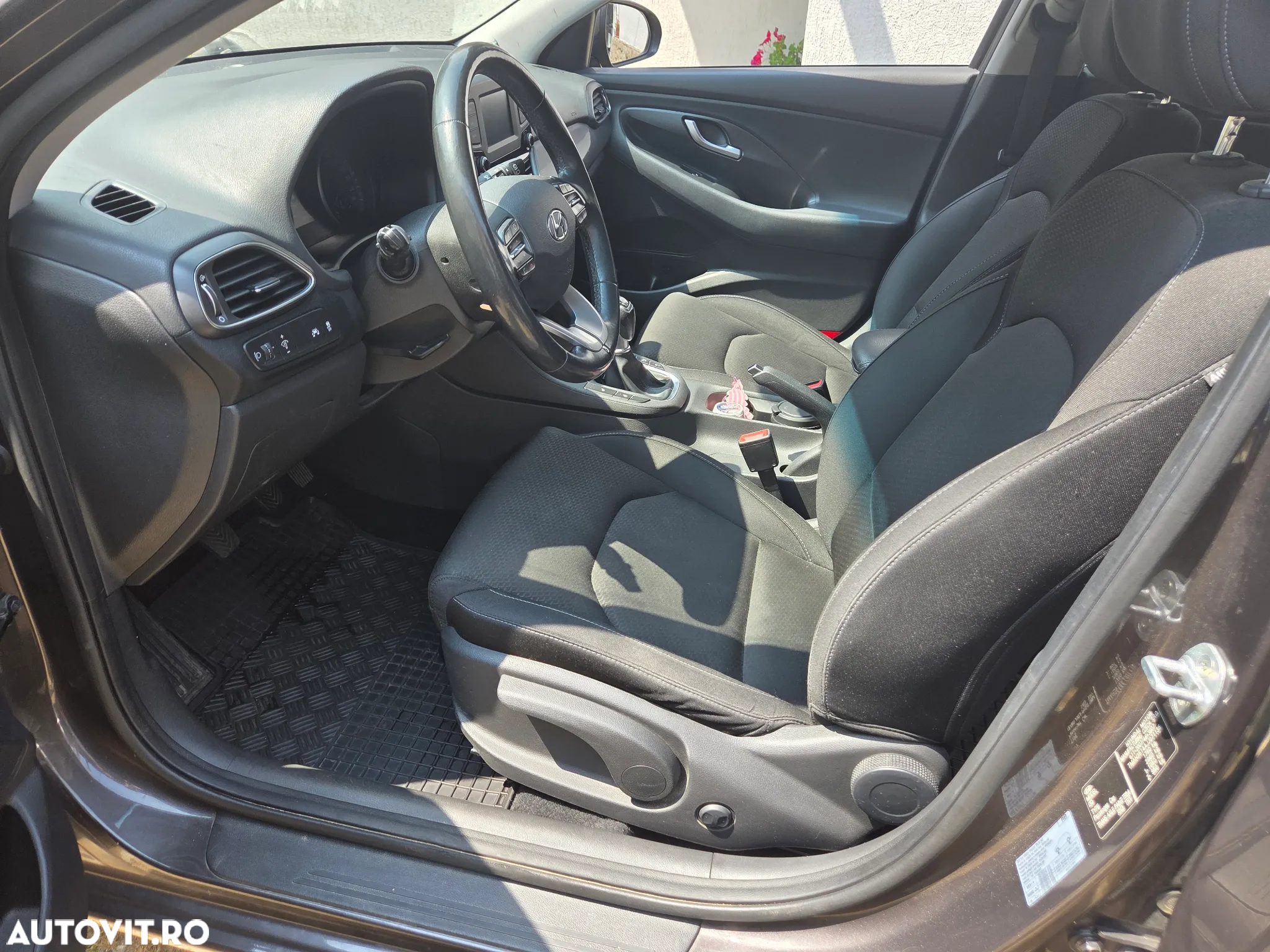 Hyundai i30 1.4 100CP 5DR M/T Highway - 16