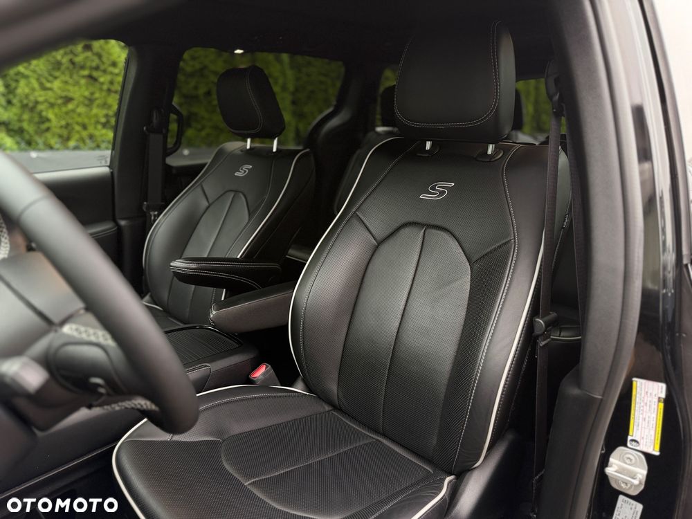 Chrysler Pacifica - 23