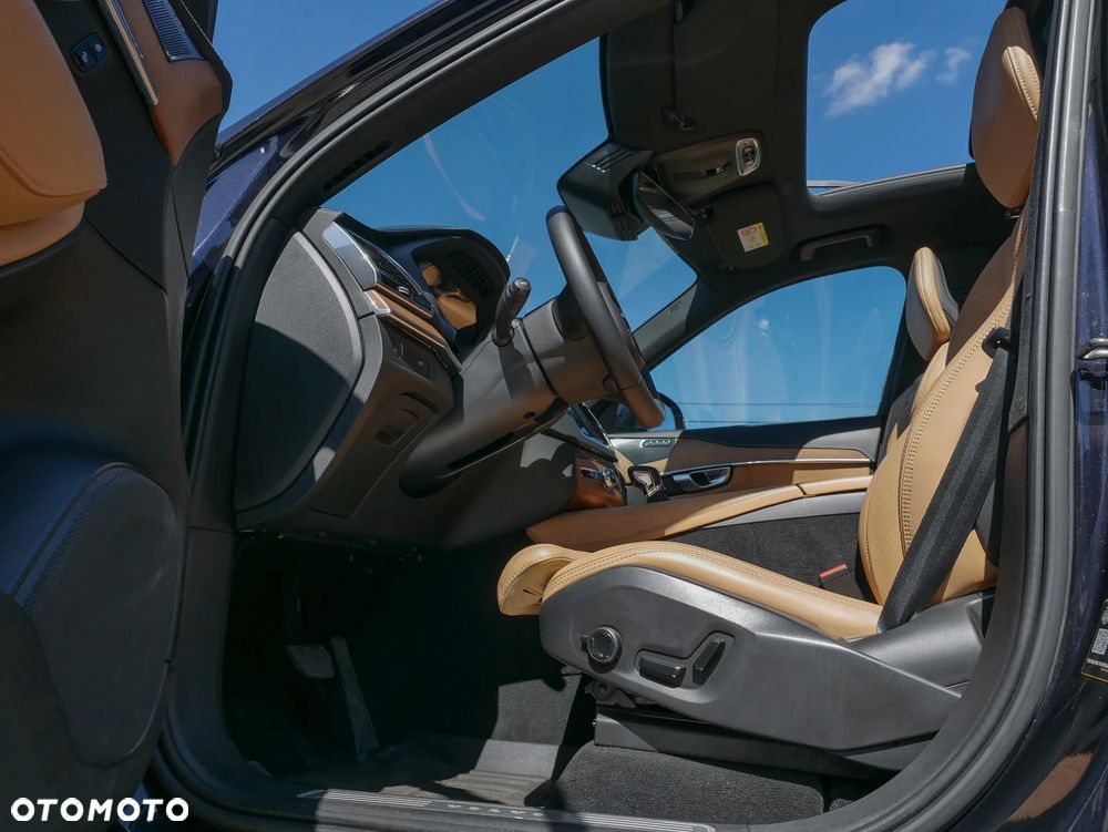 Volvo XC 90 D5 SCR AWD Inscription 7os - 23