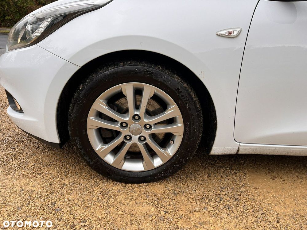Kia Ceed 1.6 GDI Dream Team Edition - 13