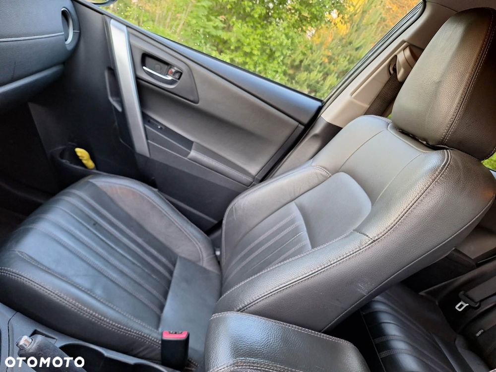 Toyota Auris 1.8 HSD Luna - 2