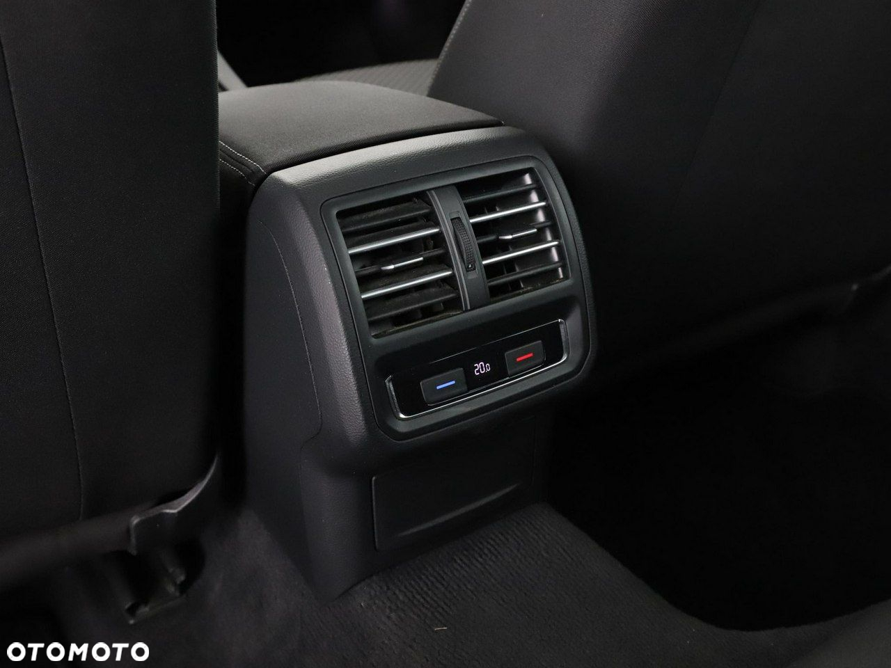 Volkswagen Passat 2.0 TDI BMT Trendline - 34