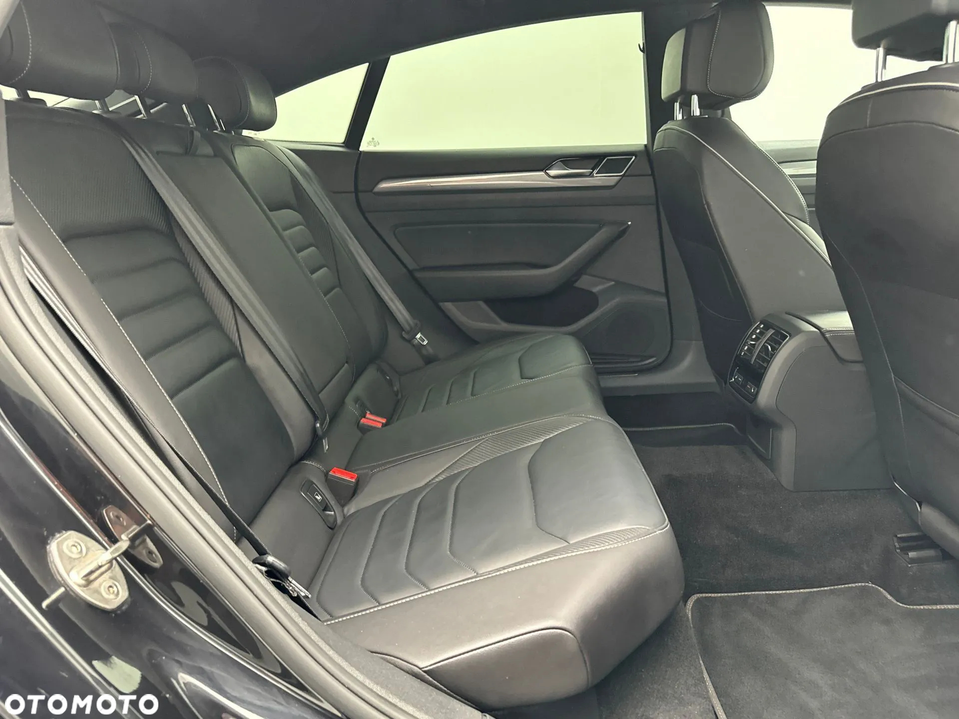 Volkswagen Arteon 2.0 TSI DSG R-Line - 13