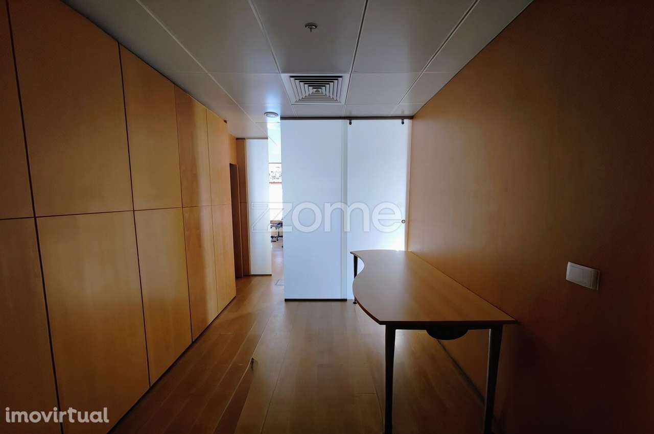 Escritório com potencial de conversão em habitação | Paranhos – Por... - Grande imagem: 2/17