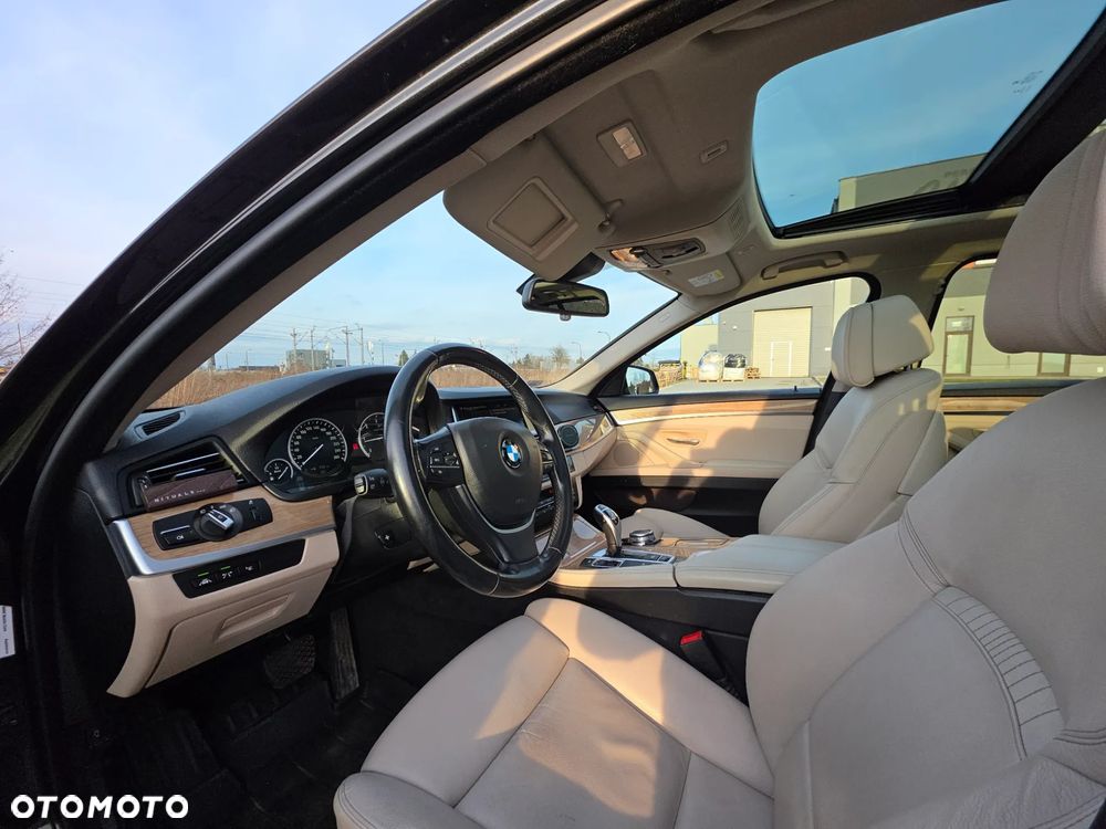 BMW Seria 5 525d xDrive Sport-Aut Luxury Line - 7
