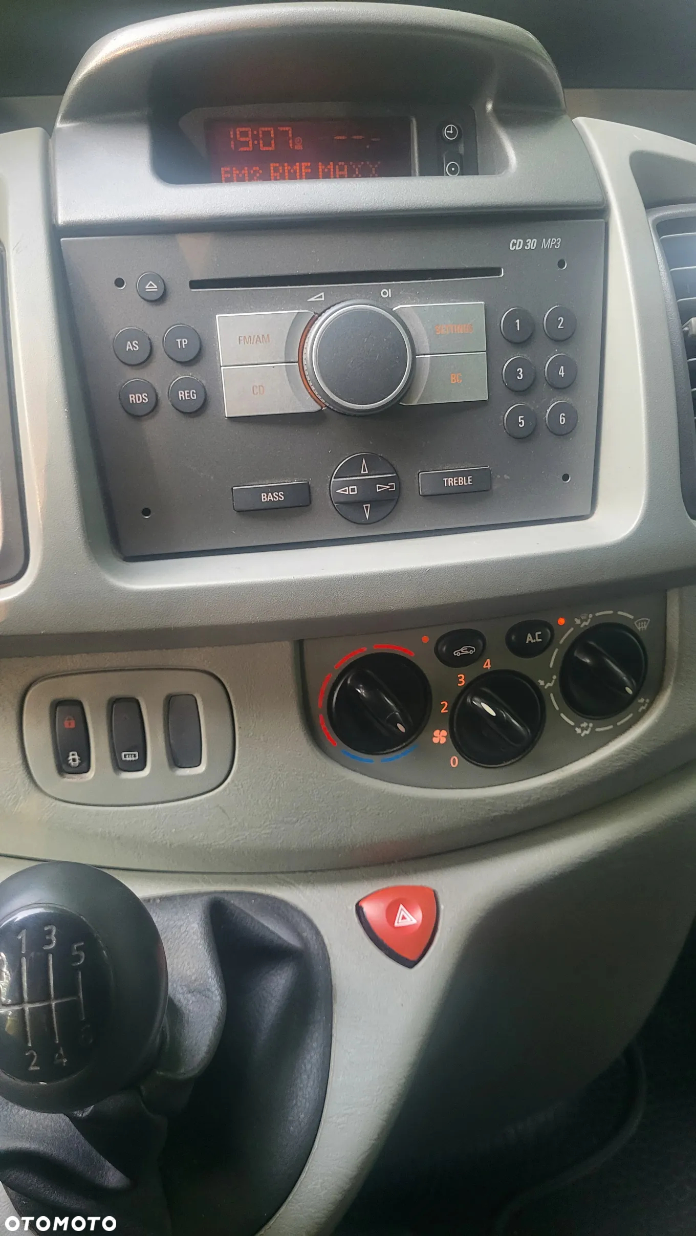 Opel Vivaro - 9